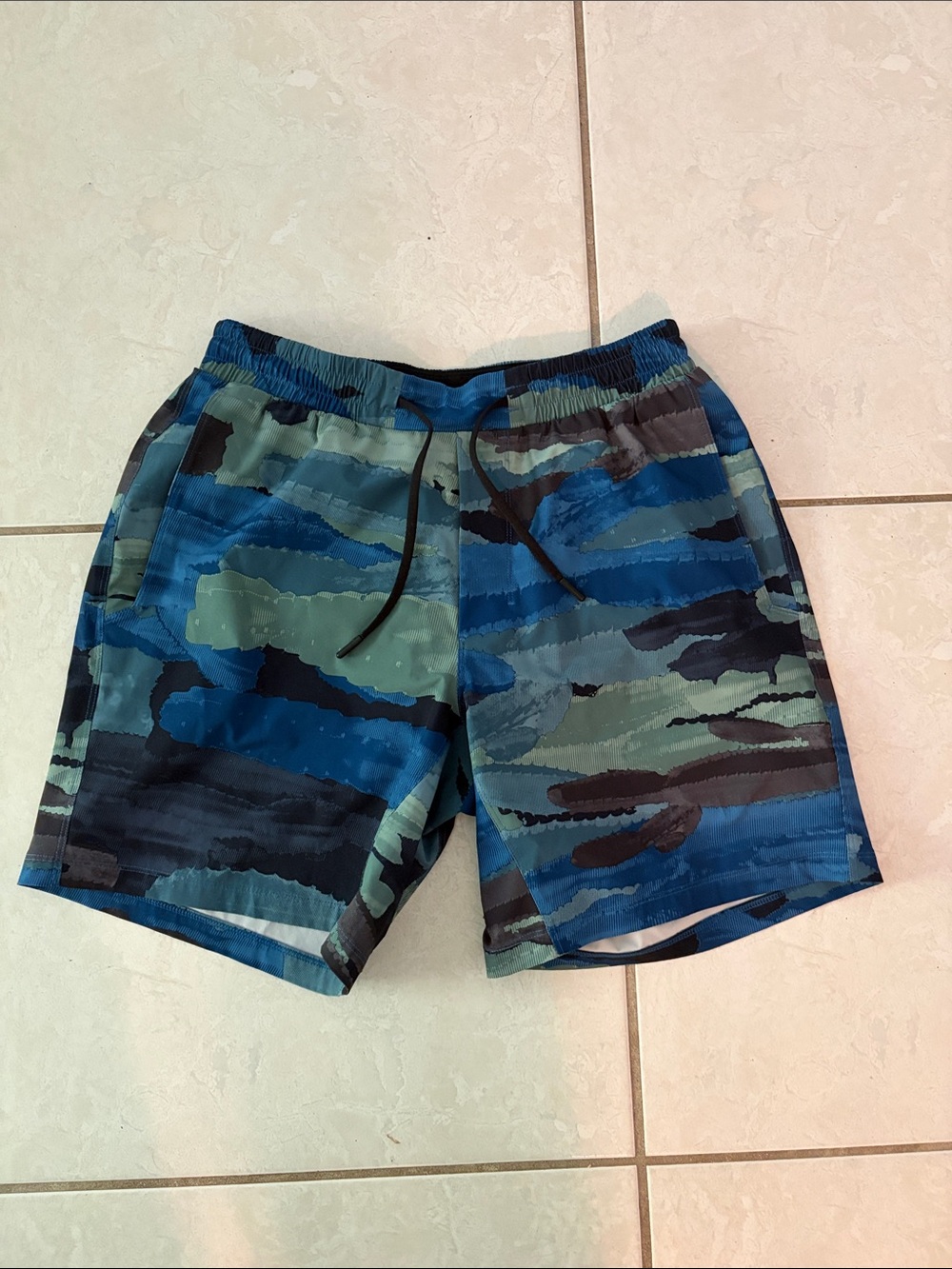 lululemon athletica Men's Black Mesh-Lined Athletic Shorts